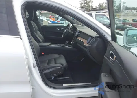 2020 Volvo Xc60 T5 Inscription z USA, uszkodzony, nr VIN YV4102DL4L1504566